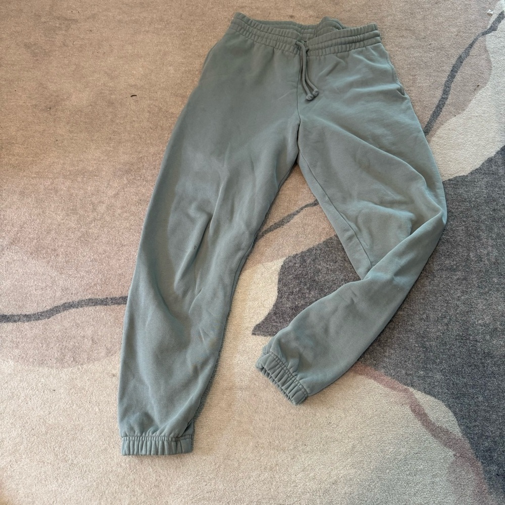 Aritzia TNA CozyAF sweatpants size small